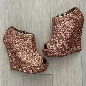 AMAZING Bamboo Rose Gold Sequin Covered Wedge Heels 8.5 Peep Toe